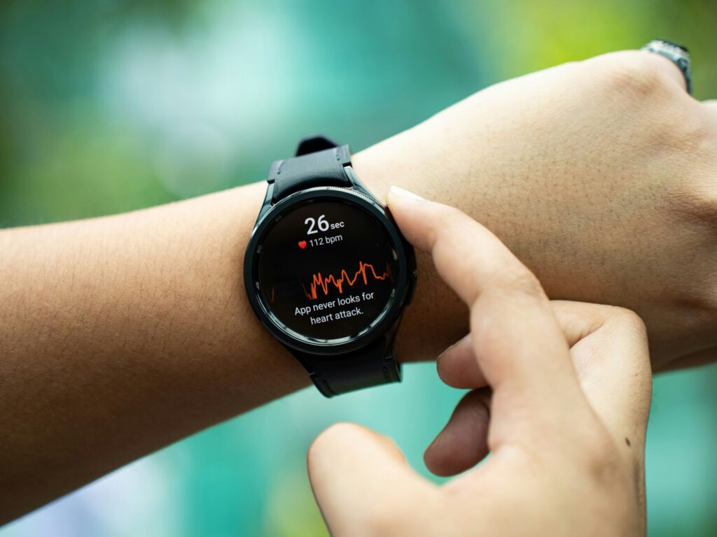 samsung-galaxy-watch-health-AI-models-analyse-wearable-biosignal-data-ecg-heart-digital-foundation-artificial-intelligence